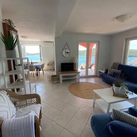 Seaspray Apartments Tisno