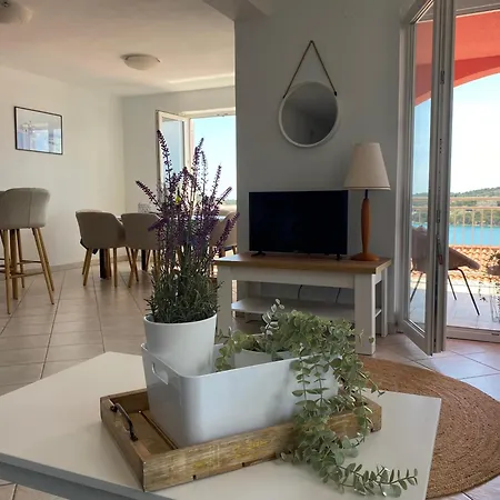 Seaspray Apartments Tisno Apartment