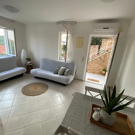 Seaspray Apartments Tisno
