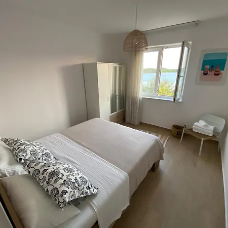 Seaspray Apartments Tisno Apartment
