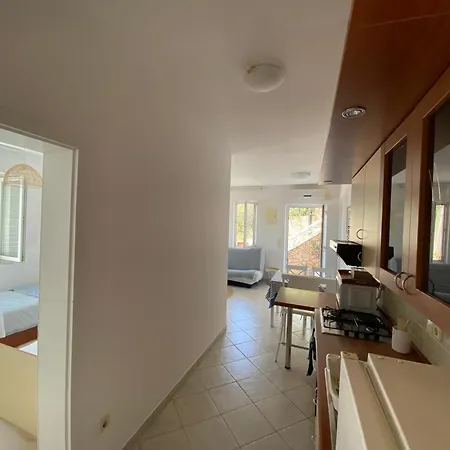 Seaspray Apartments Tisno