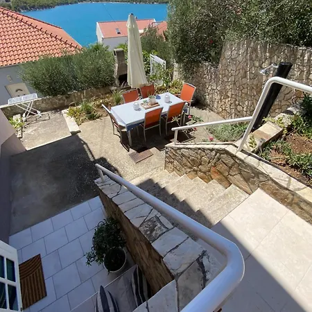 Seaspray Apartments Tisno