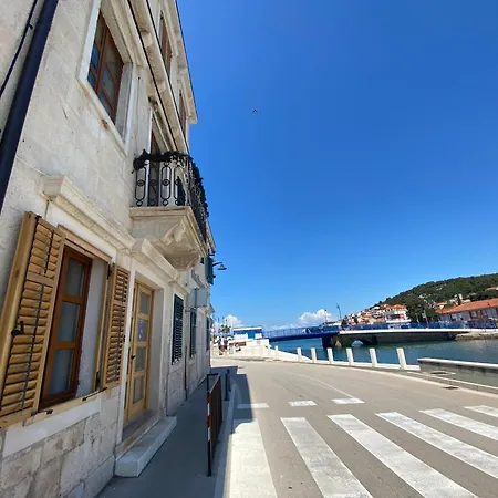 Seaspray Apartments Tisno