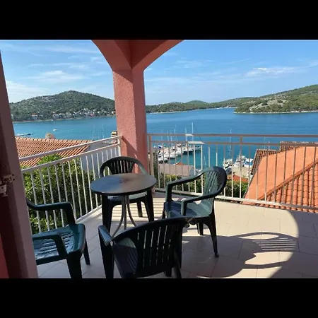 Apartment Seaspray Apartments Tisno