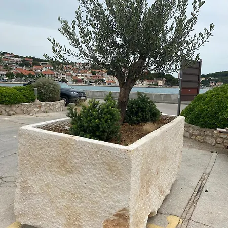 Seaspray Apartments Tisno Apartment