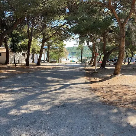 Seaspray Apartments Tisno